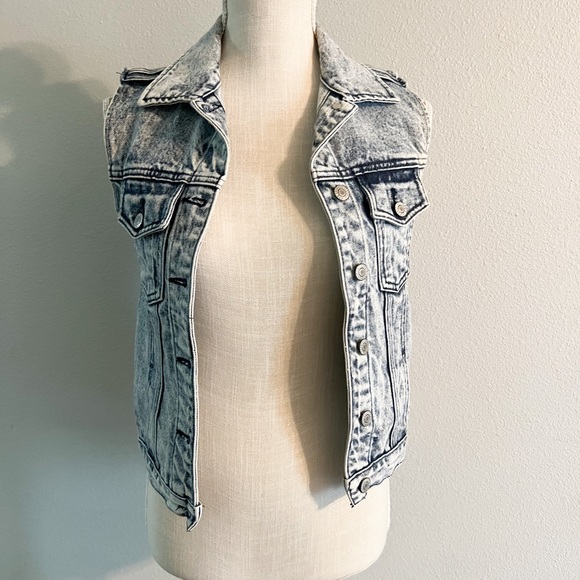 Brandy Melville Acid Wash Denim Vest - Picture 1 of 4